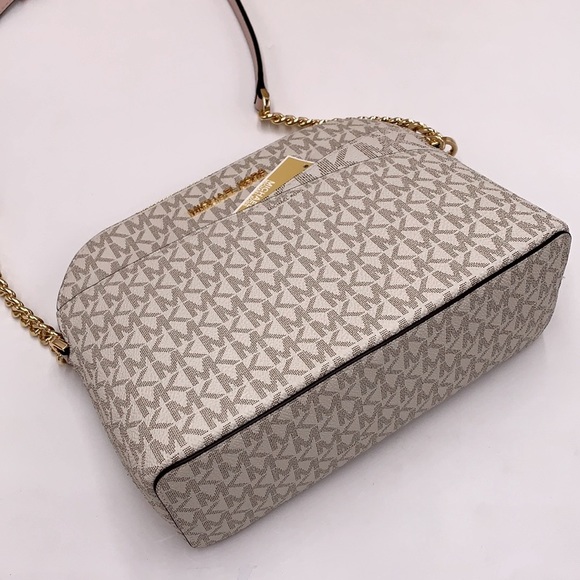 MICHAEL KORS
Jet Set Travel Medium Logo Dome Crossbody Bag - Picture 10 of 16